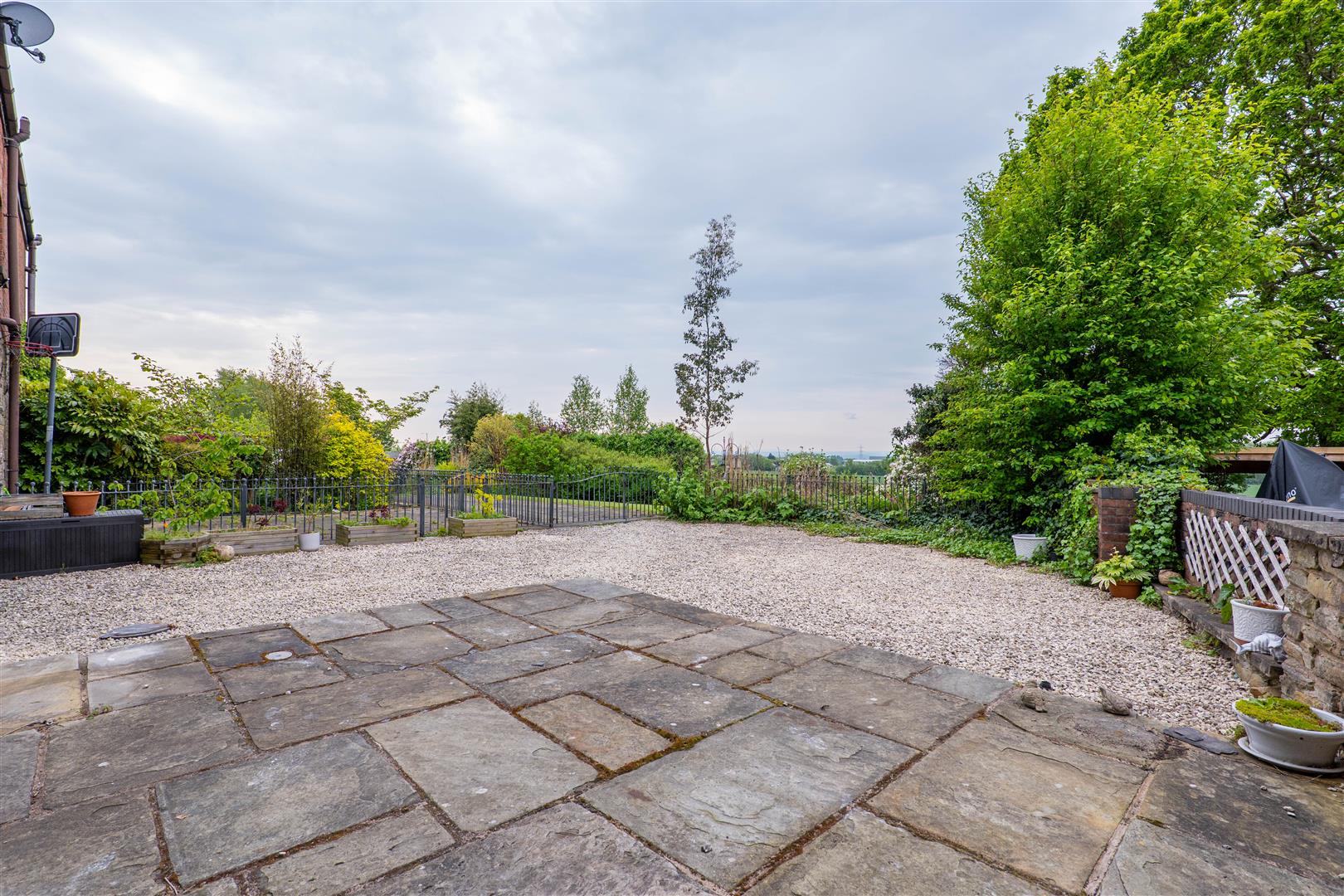 5 bed property in Plodder Lane, Bolton